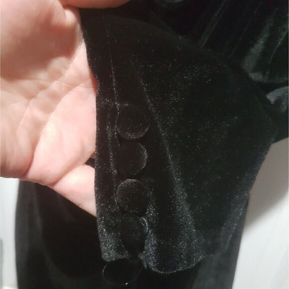 {Blogger Favorite!} Zara | Black Velvet Mini Dress with cutout - Picture 7 of 10